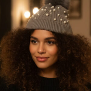 Moda in Pelle, Gorro Gris con Perlas